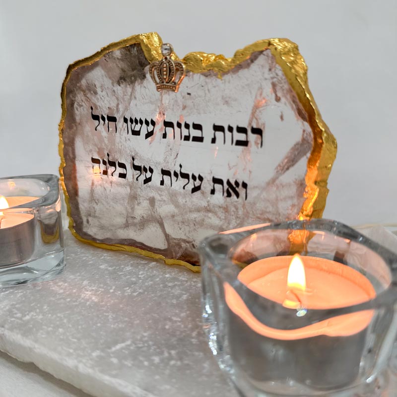 פמוט אבן קוורץ- רבות בנות