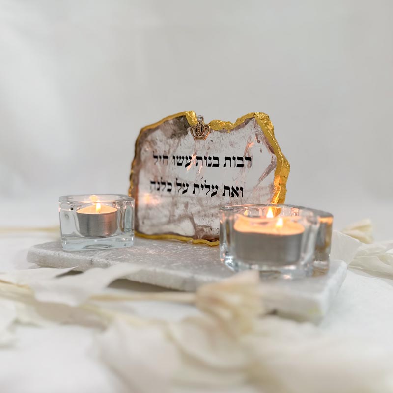פמוט אבן קוורץ- רבות בנות