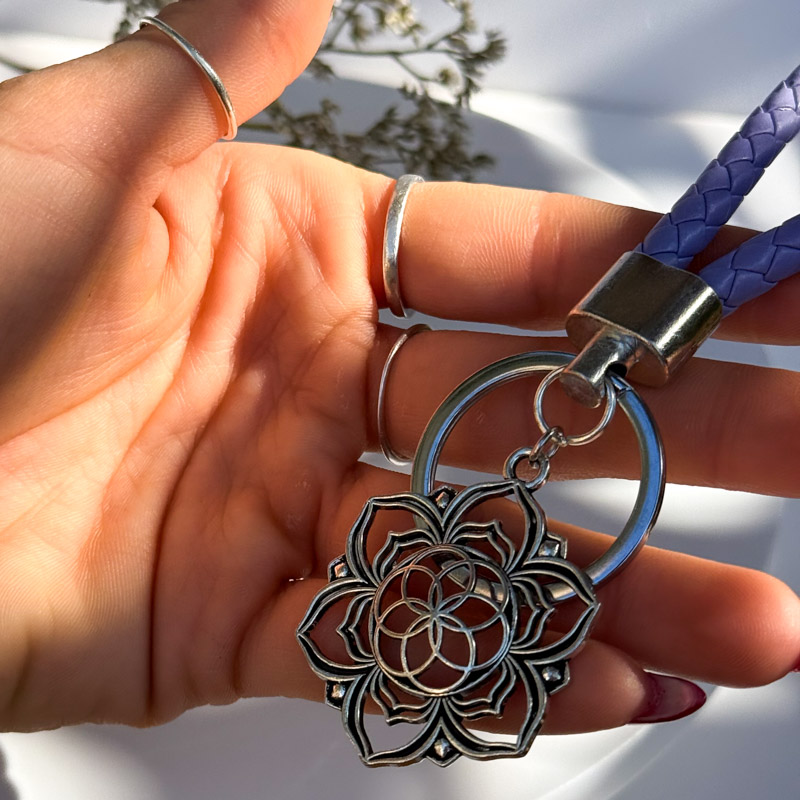 מחזיק מפתחות זרע החיים בפרח מחזיק מפתחות זרע החיים בפרח