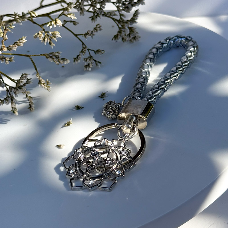 מחזיק מפתחות מרכבה על פרח לוטוס מחזיק מפתחות מרכבה על פרח לוטוס