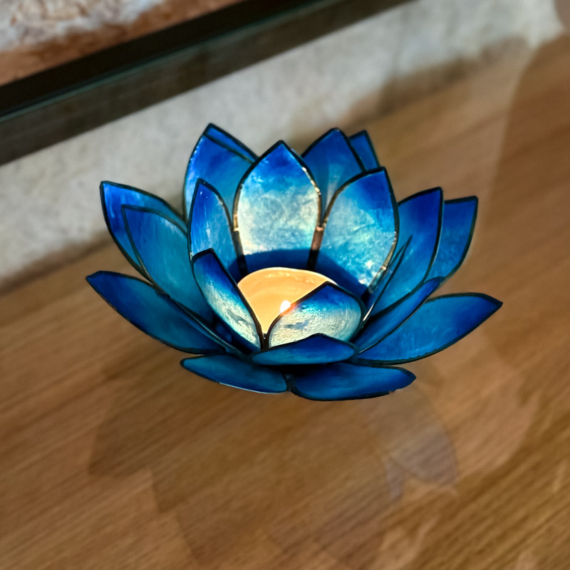 פמוט לוטוס צדפה – כחול כהה אומברה