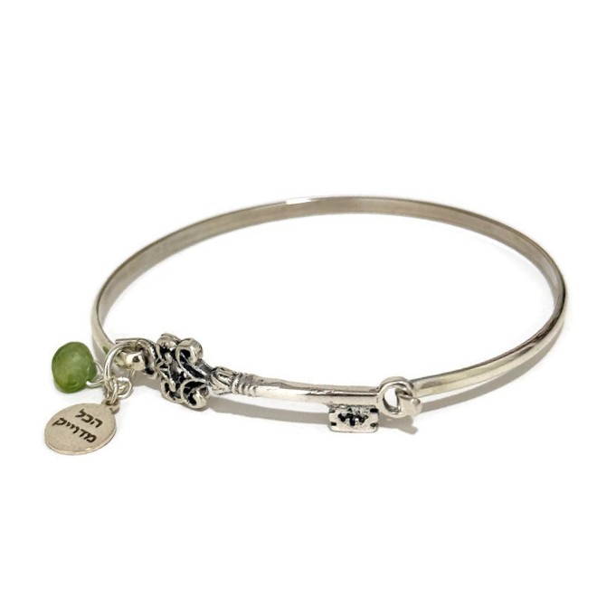 צמיד מפתח תיקון הדרך - טורמלין ירוק, והו, הכל מדוייק צמיד מפתח תיקון הדרך - טורמלין ירוק, והו, הכל מדוייק