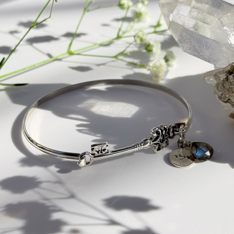 צמיד מפתח אור הנשמה - לברדורייט ילי, ויהי אור צמיד מפתח אור הנשמה - לברדורייט ילי, ויהי אור