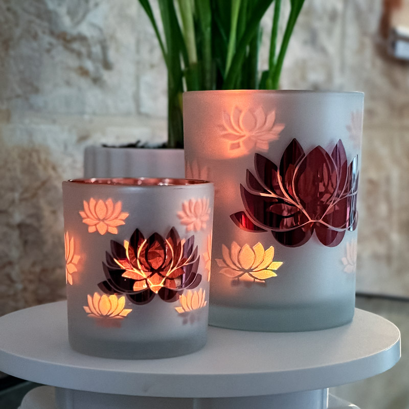 פמוט מעוצב- פרחי לוטוס