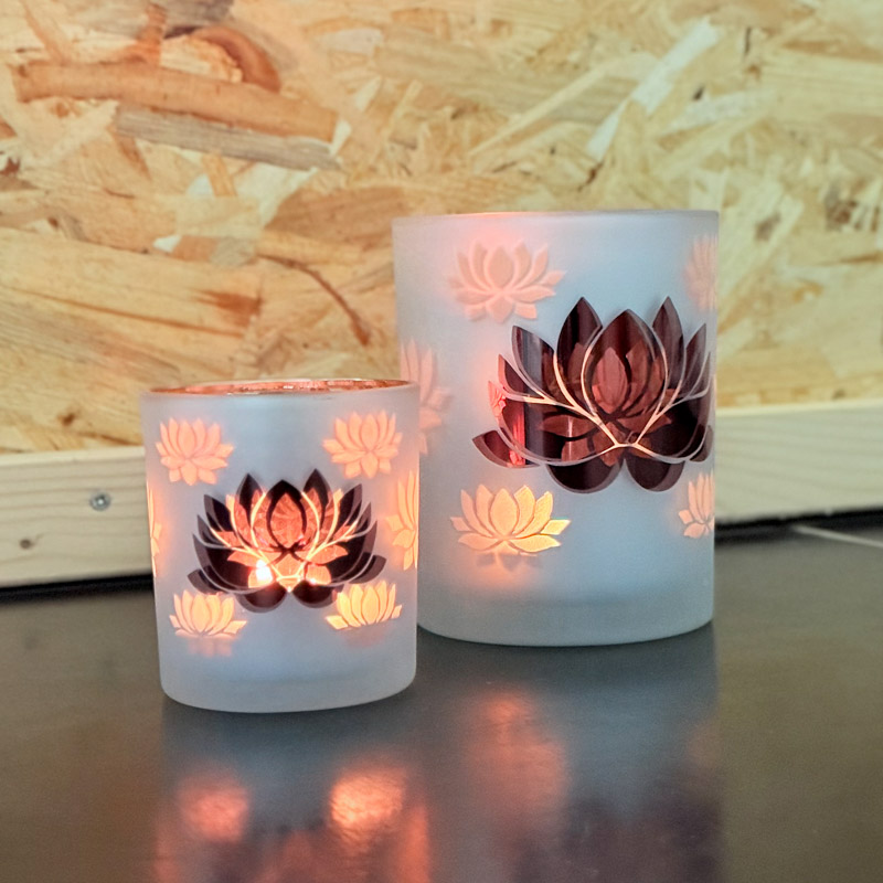 פמוט מעוצב- פרחי לוטוס