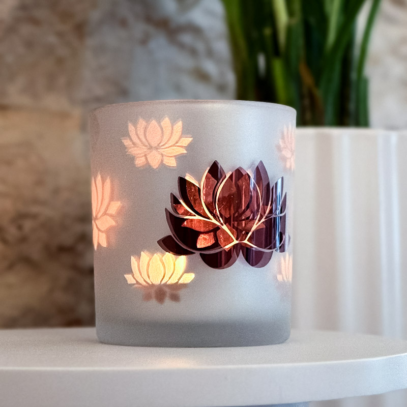 פמוט מעוצב- פרחי לוטוס