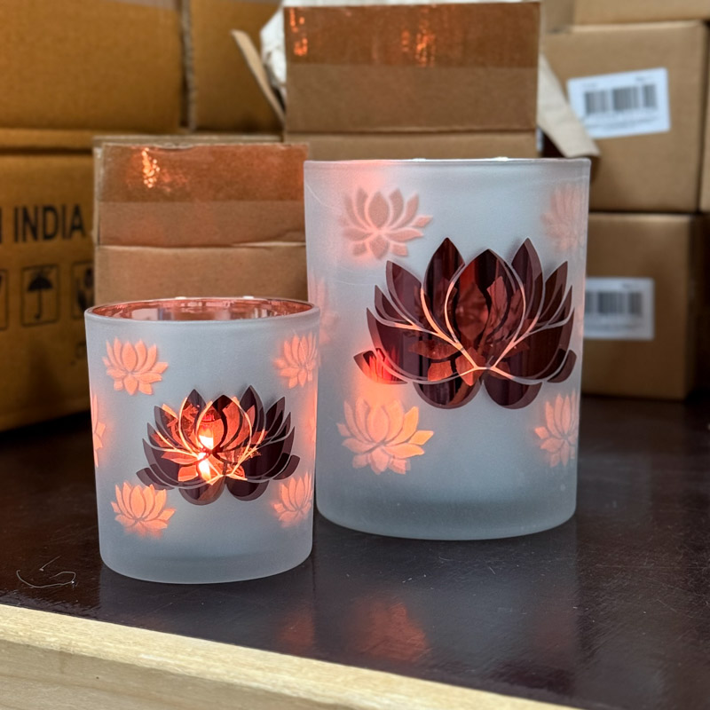 פמוט מעוצב- פרחי לוטוס