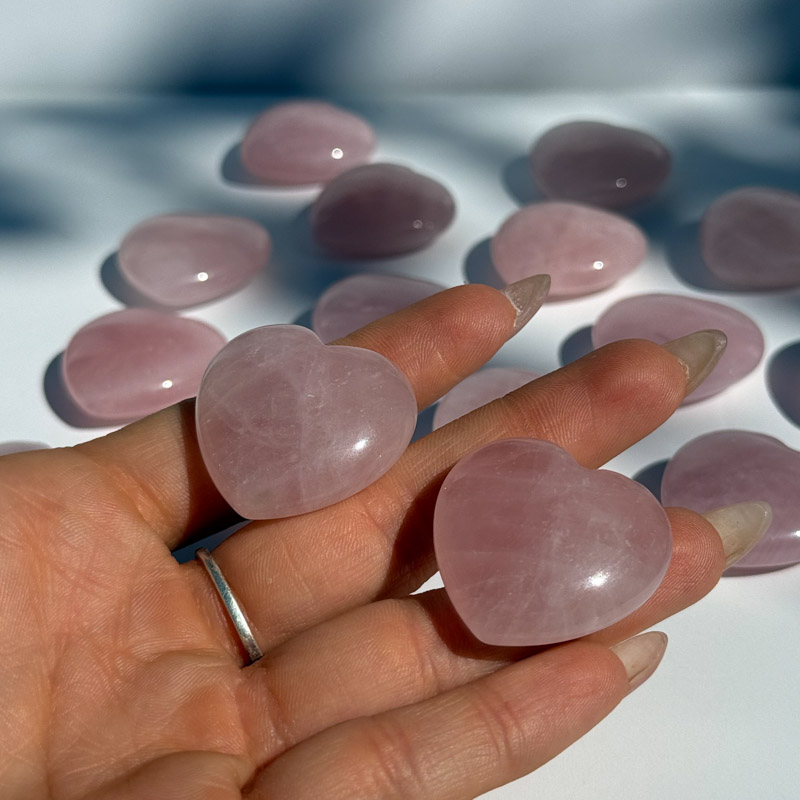 לב מאבן רוז קוורץ