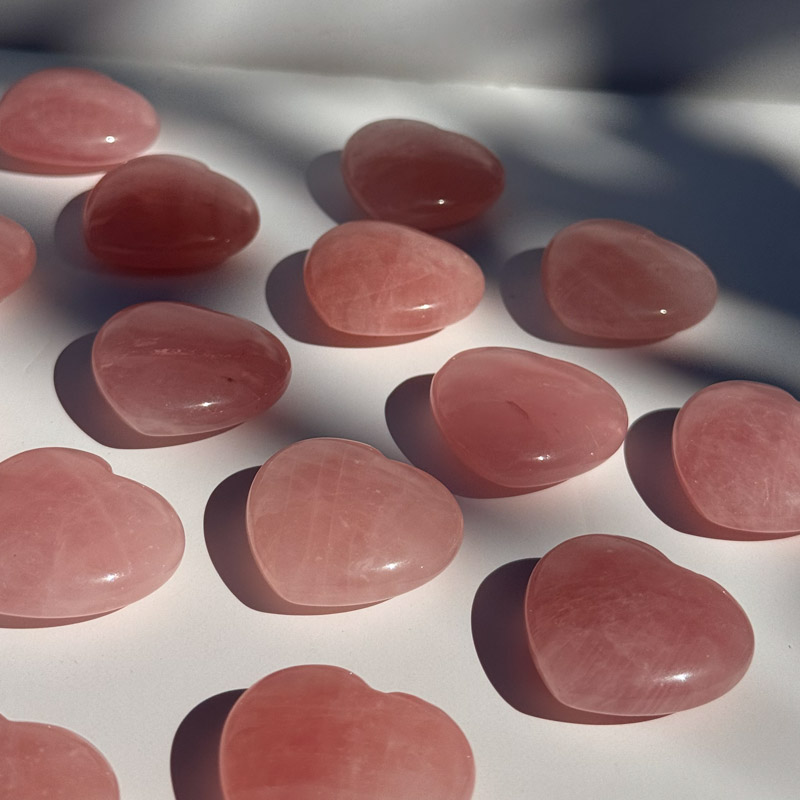 לב מאבן רוז קוורץ