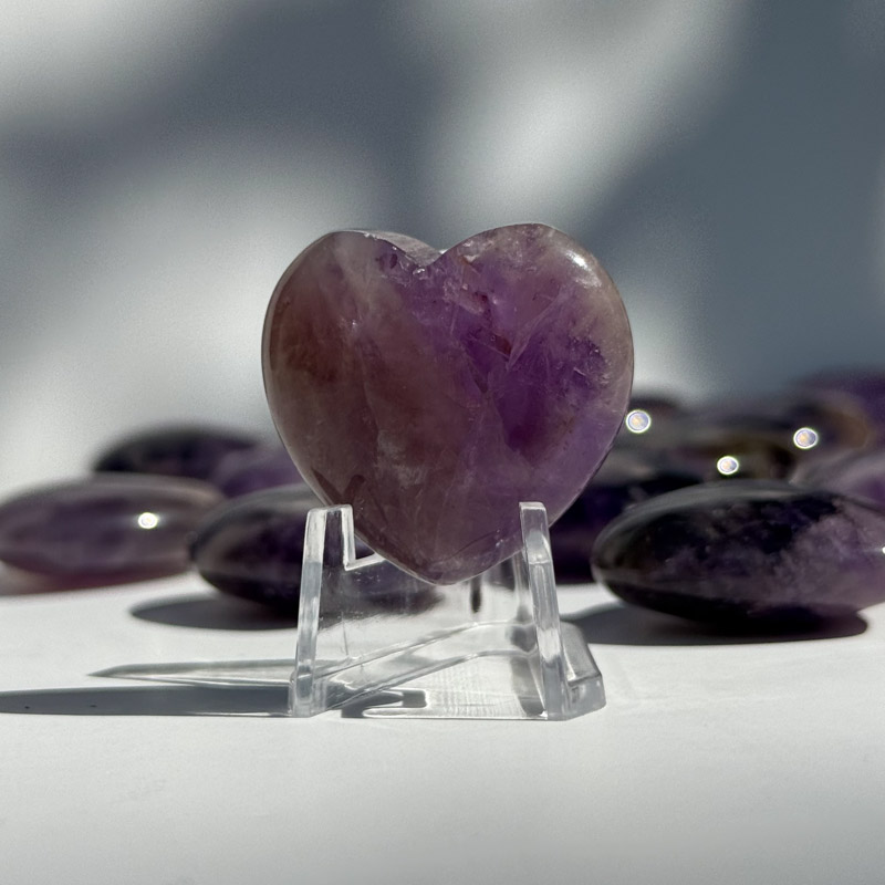 לב מאבן אמטיסט