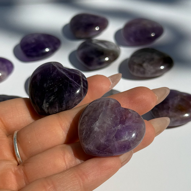 לב מאבן אמטיסט