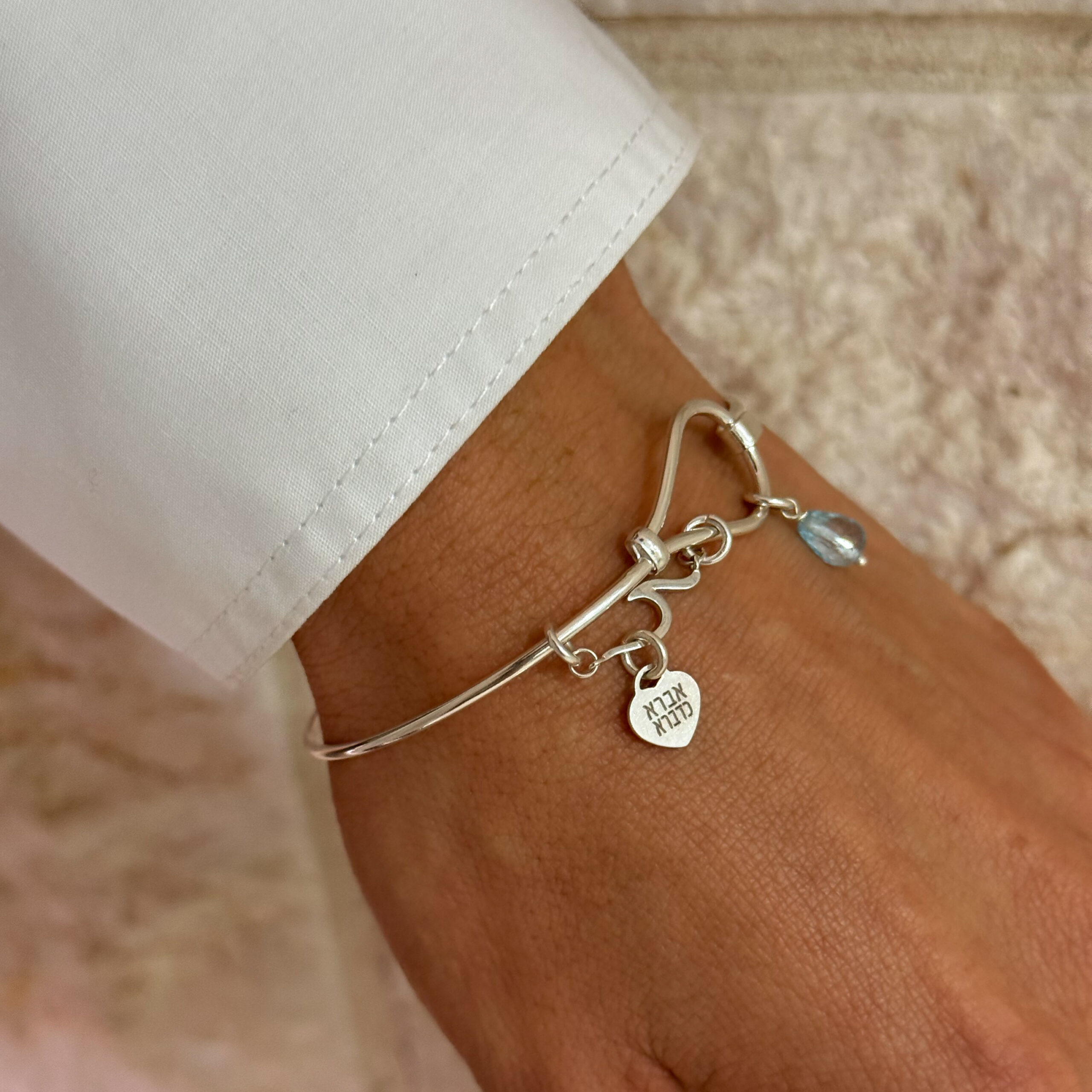 צמיד אברא כדברא וטופז כחול צמיד אברא כדברא וטופז כחול