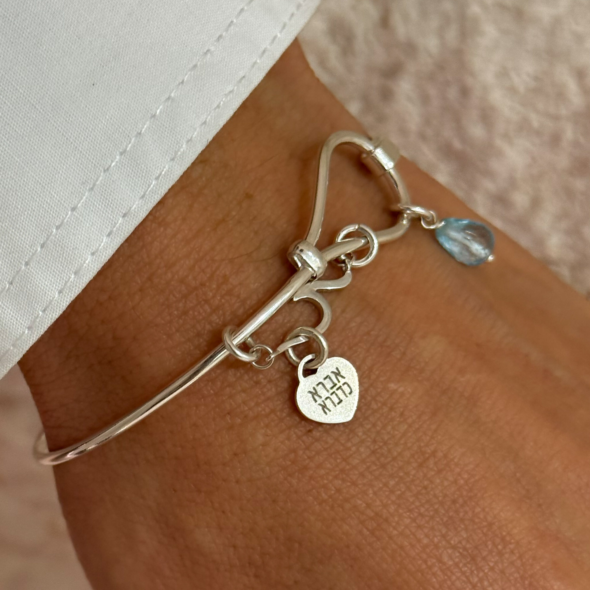 צמיד אברא כדברא וטופז כחול צמיד אברא כדברא וטופז כחול