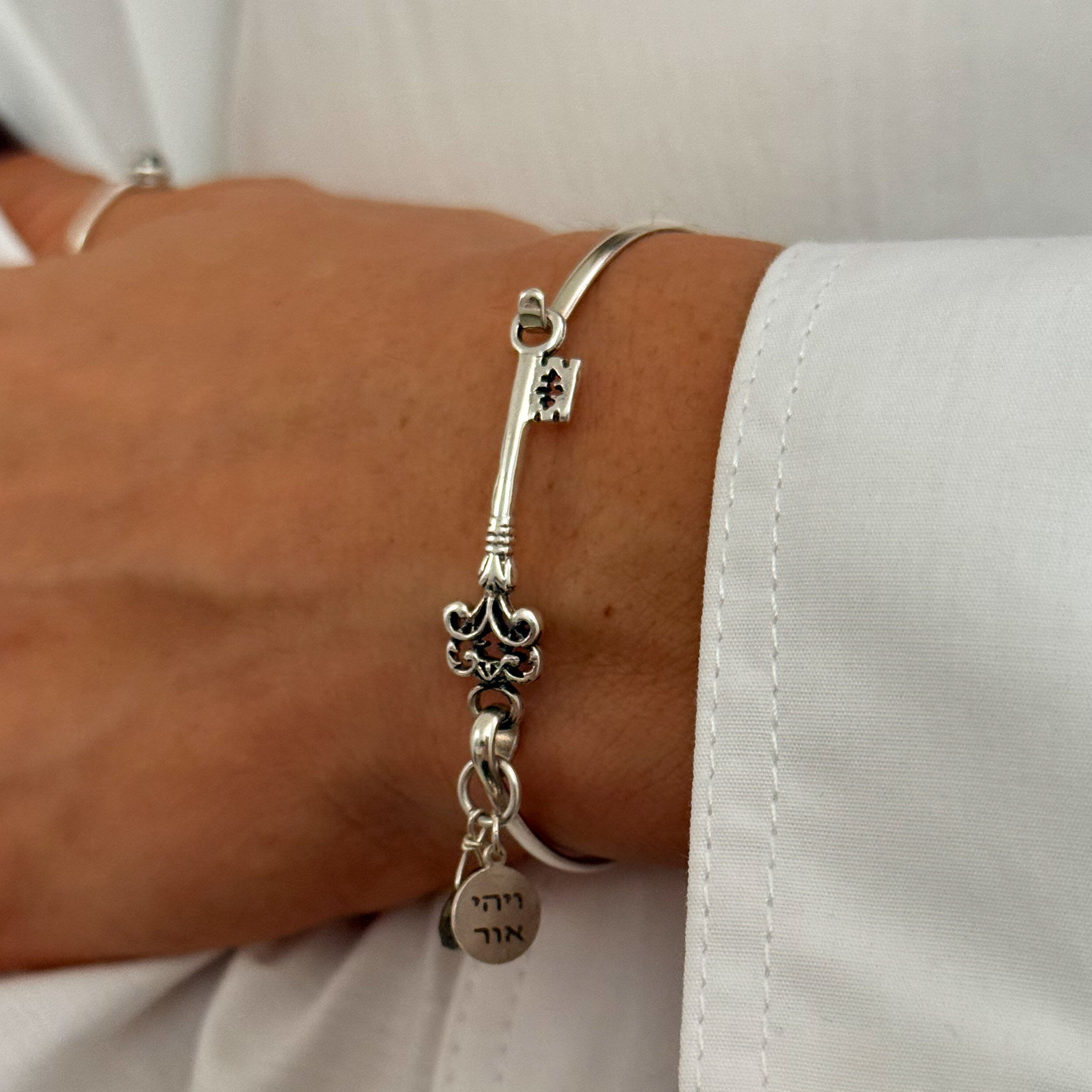 צמיד מפתח אור הנשמה - לברדורייט ילי, ויהי אור צמיד מפתח אור הנשמה - לברדורייט ילי, ויהי אור