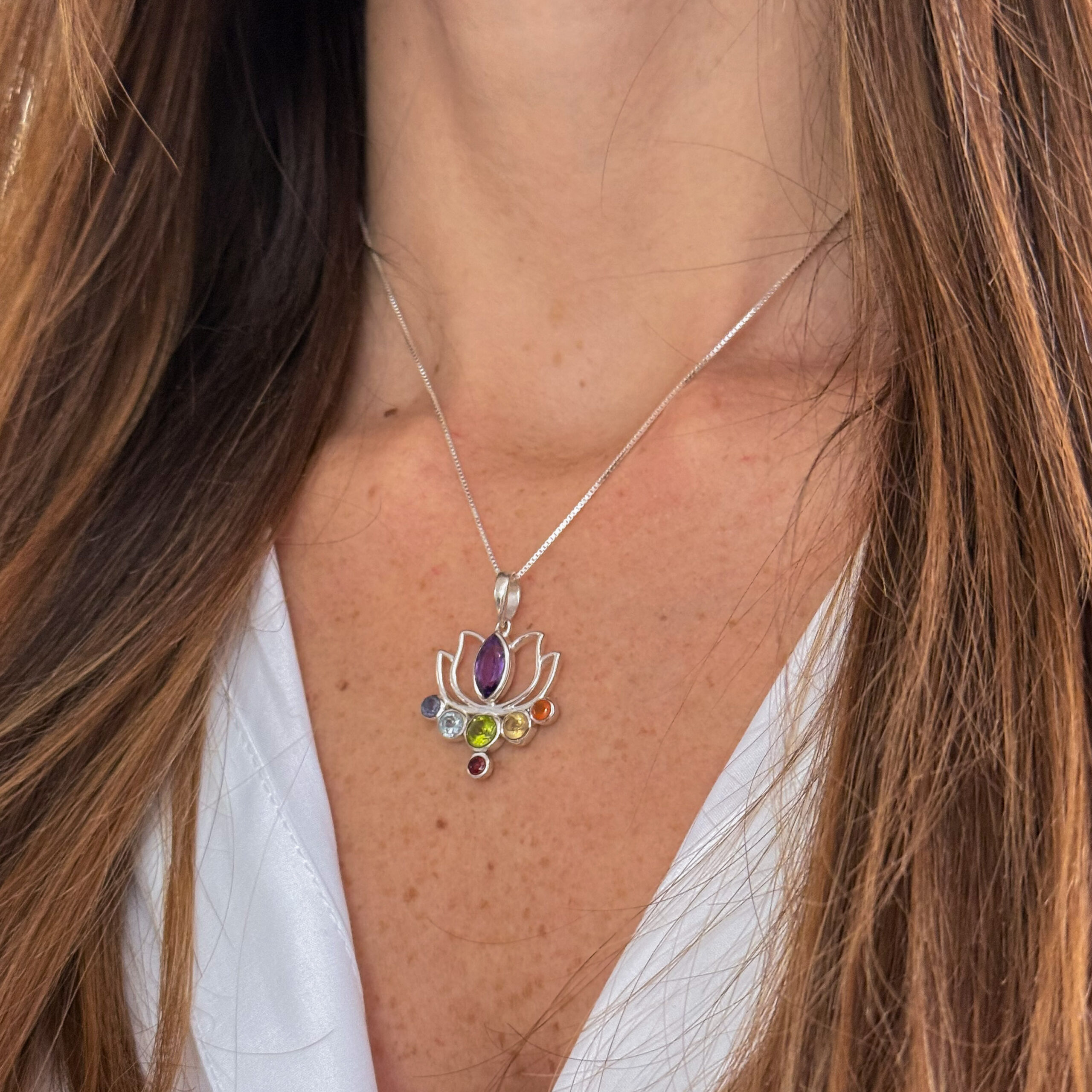 תליון צ'אקרות פרח לוטוס תליון צ'אקרות פרח לוטוס