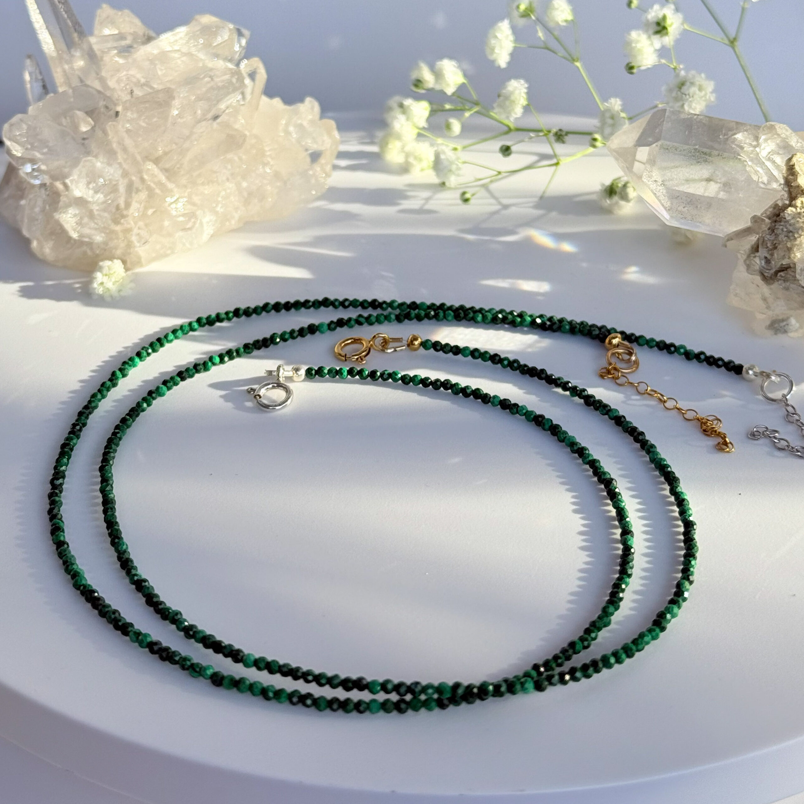 מחרוזת מלכיט עדינה מחרוזת מלכיט עדינה