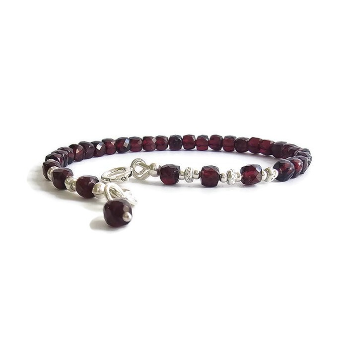 צמיד גרנט קוביות Classic