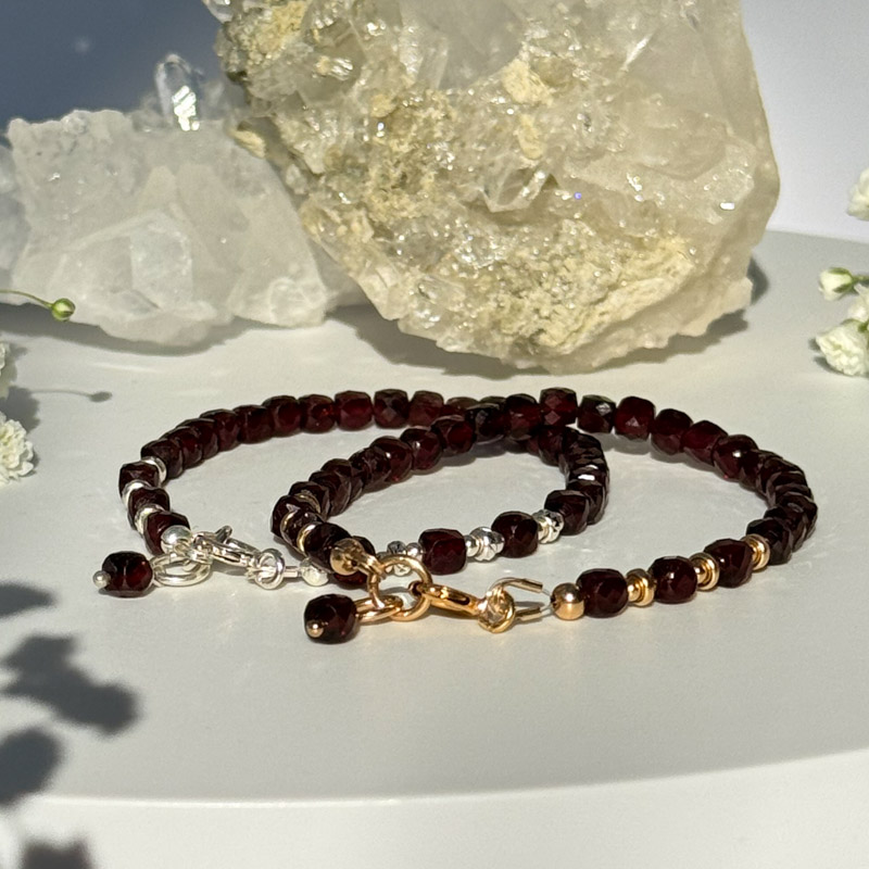 צמיד גרנט קוביות Classic