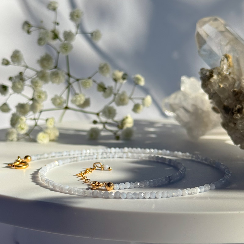 מחרוזת אגת בלו לייס עדינה Classic