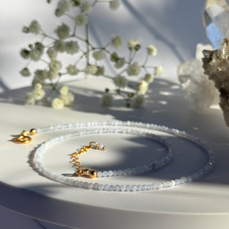 מחרוזת אגת בלו לייס עדינה Classic