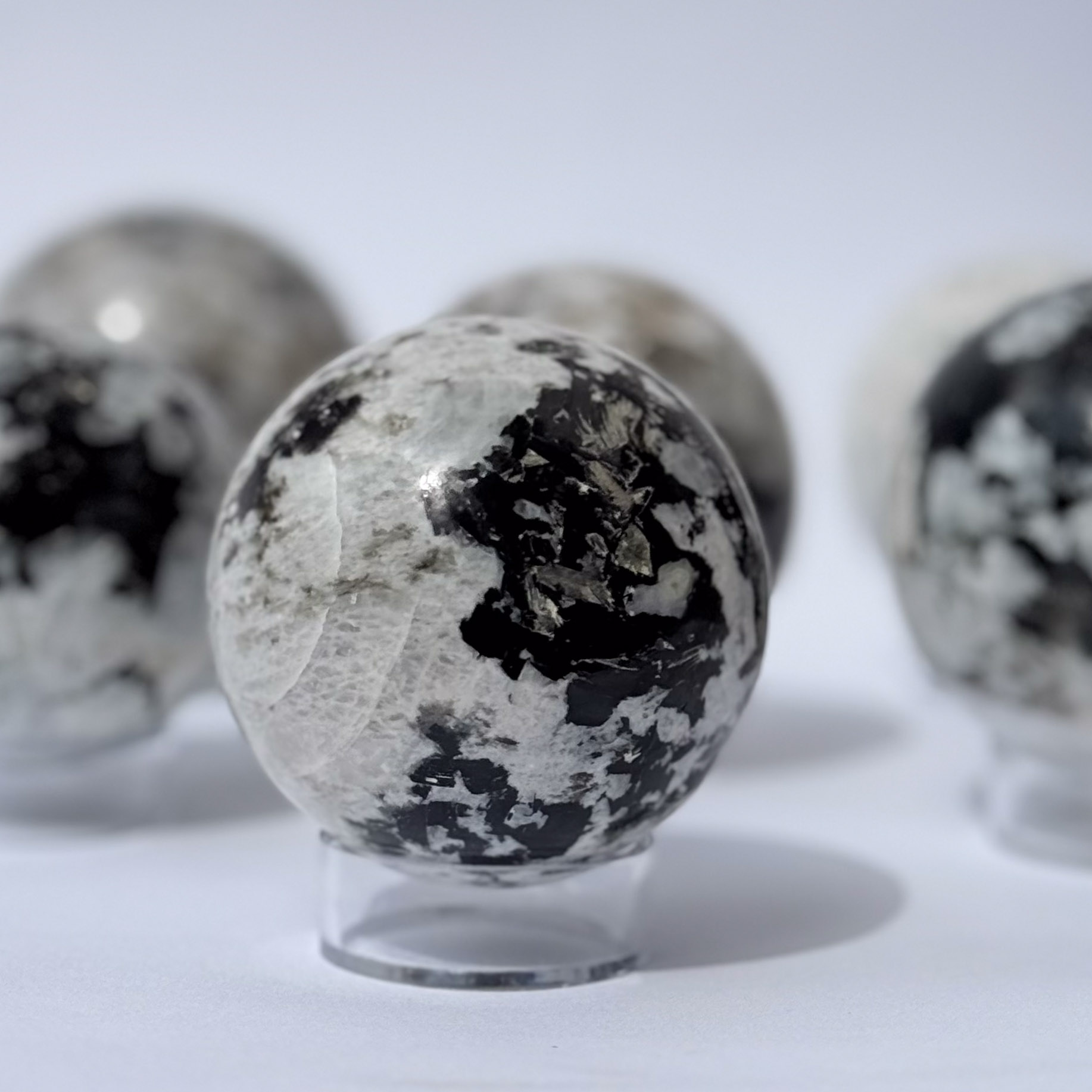 כדור (ספרה) - מונסטון וטורמלין שחור כדור (ספרה) - מונסטון וטורמלין שחור