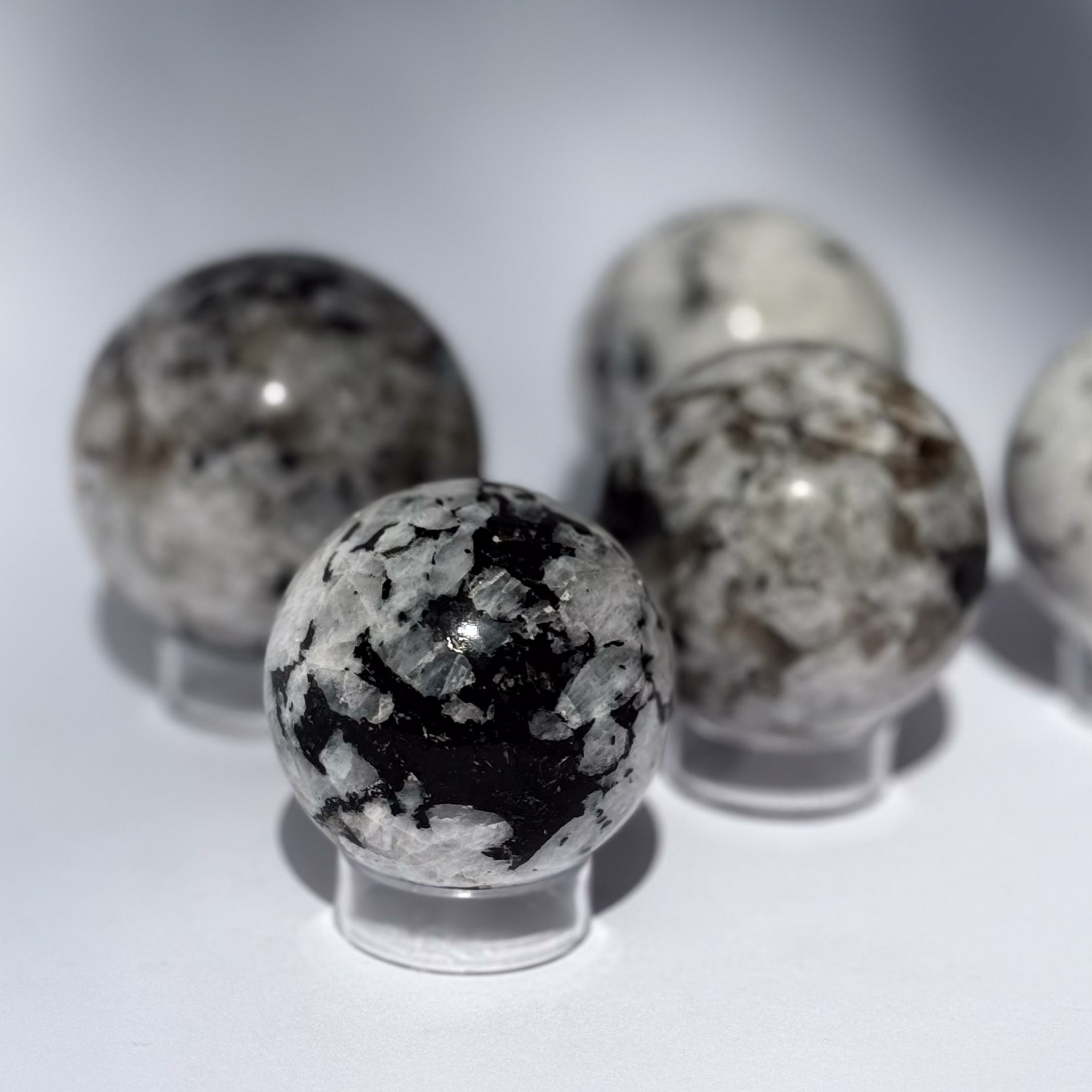 כדור (ספרה) - מונסטון וטורמלין שחור כדור (ספרה) - מונסטון וטורמלין שחור