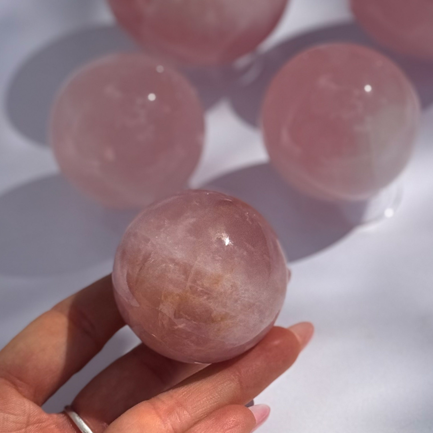 כדור (ספרה) - רוז קוורץ ורוד בהיר כדור (ספרה) - רוז קוורץ ורוד בהיר