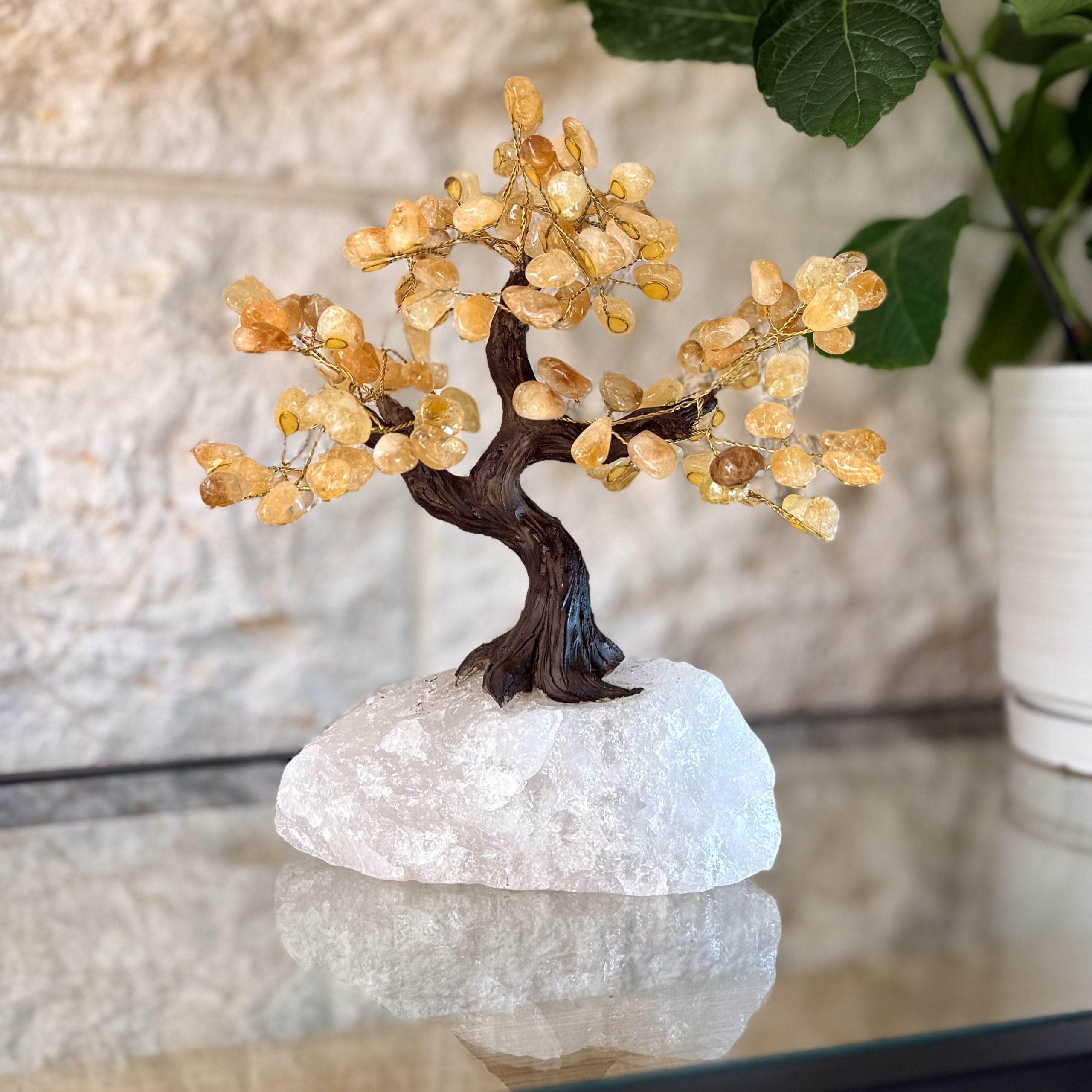 העץ הנדיב סיטרין על קוורץ גדול