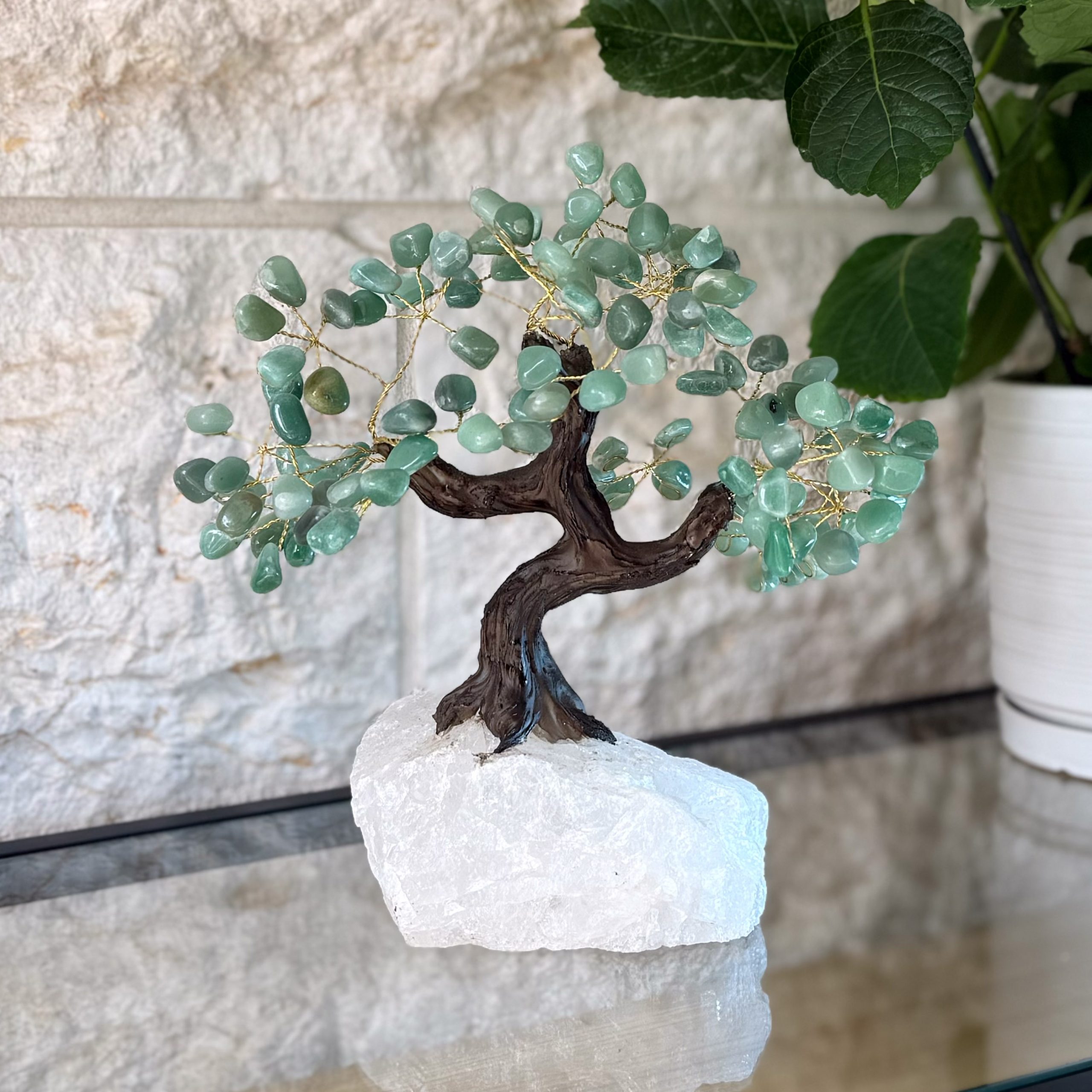 העץ הנדיב אוונטורין על קוורץ גדול